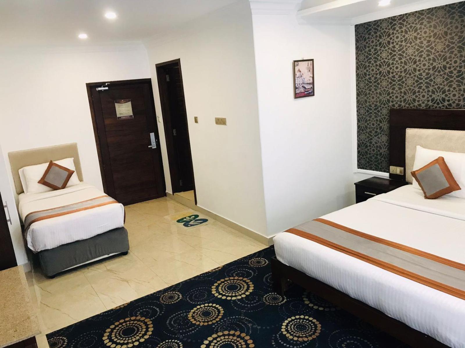 Galaxy Grand Hotel Нувара-Элия Экстерьер фото