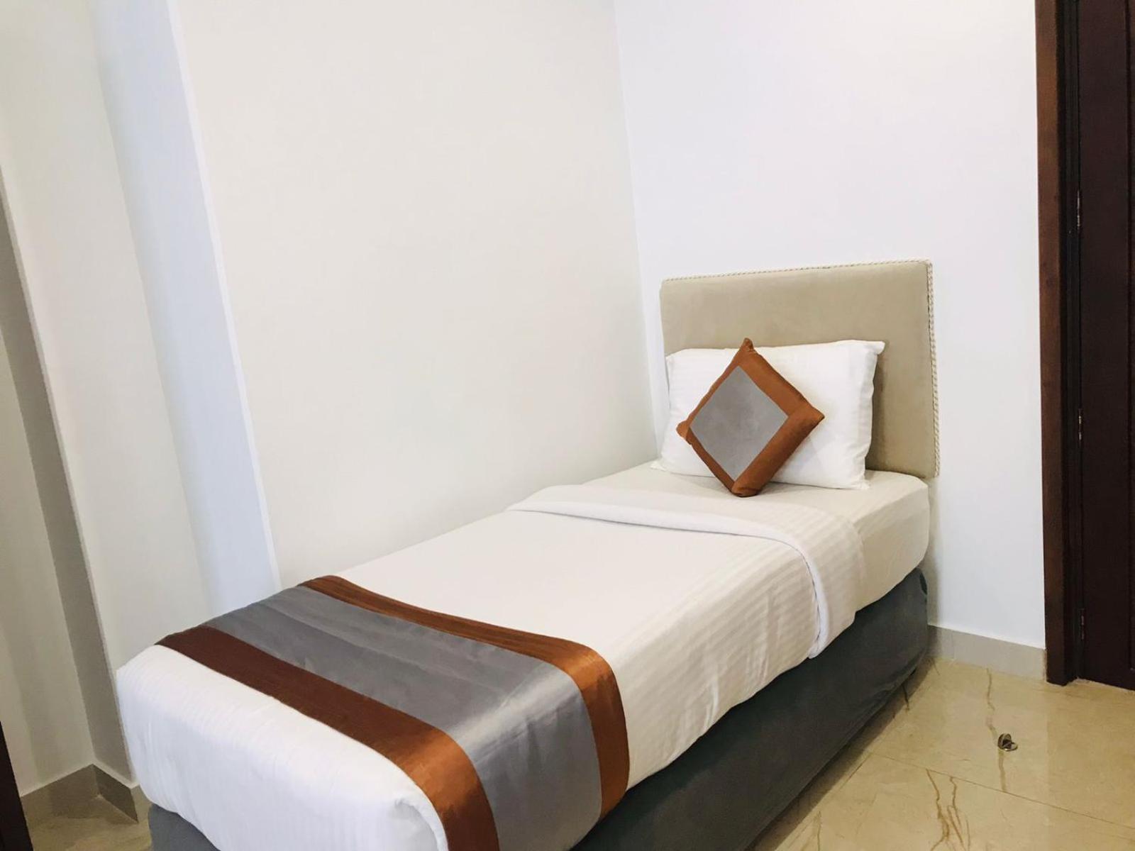 Galaxy Grand Hotel Нувара-Элия Экстерьер фото