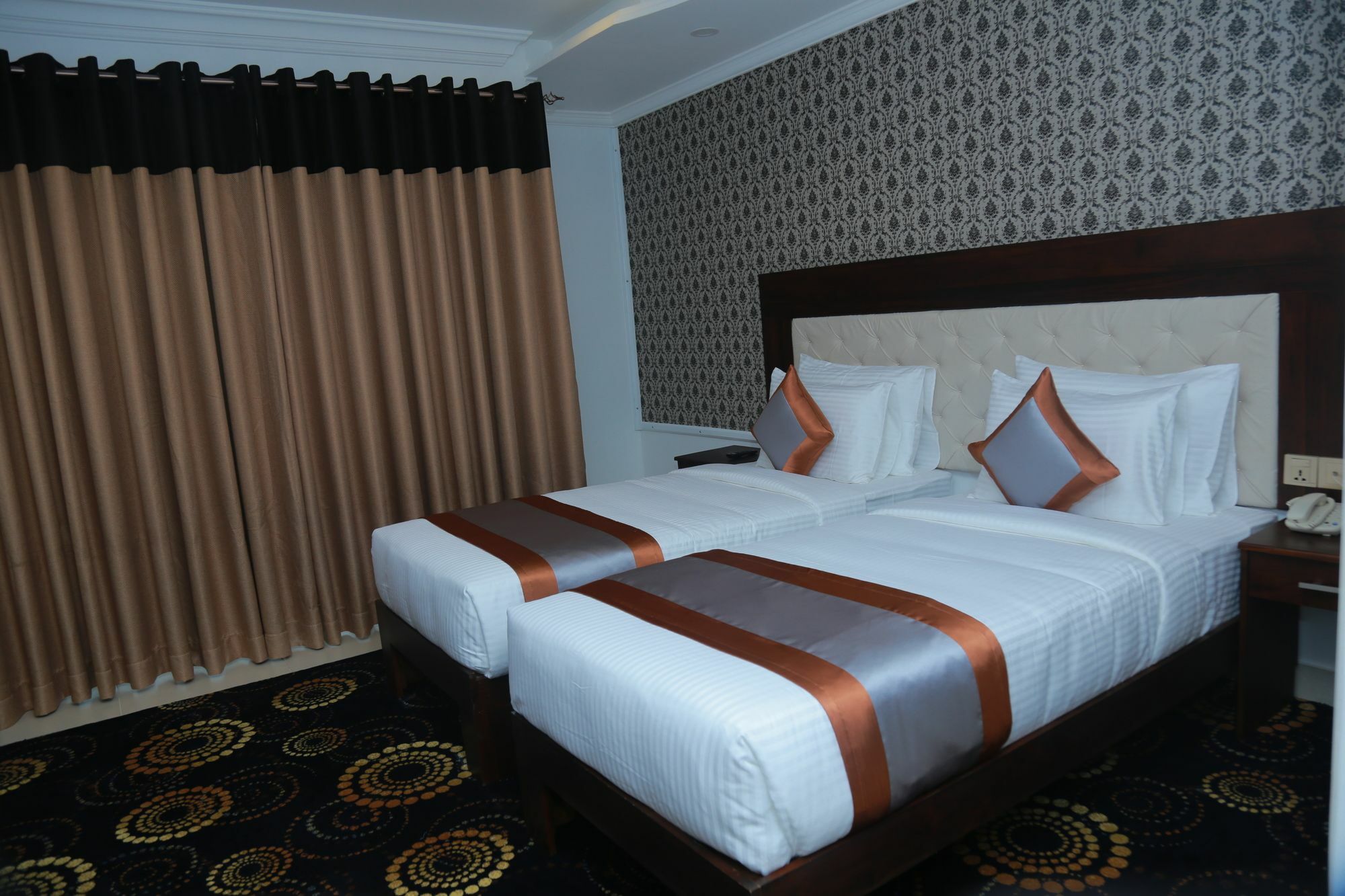Galaxy Grand Hotel Нувара-Элия Экстерьер фото