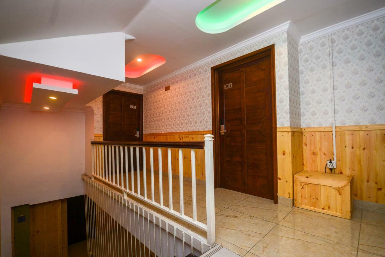 Galaxy Grand Hotel Нувара-Элия Экстерьер фото